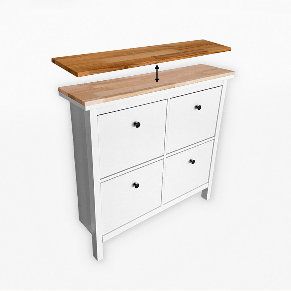 Weißer IKEA Hemnes Schuhschrank mit 4 Fächern und einer passgenauen Holzplatte aus Buchenholz.