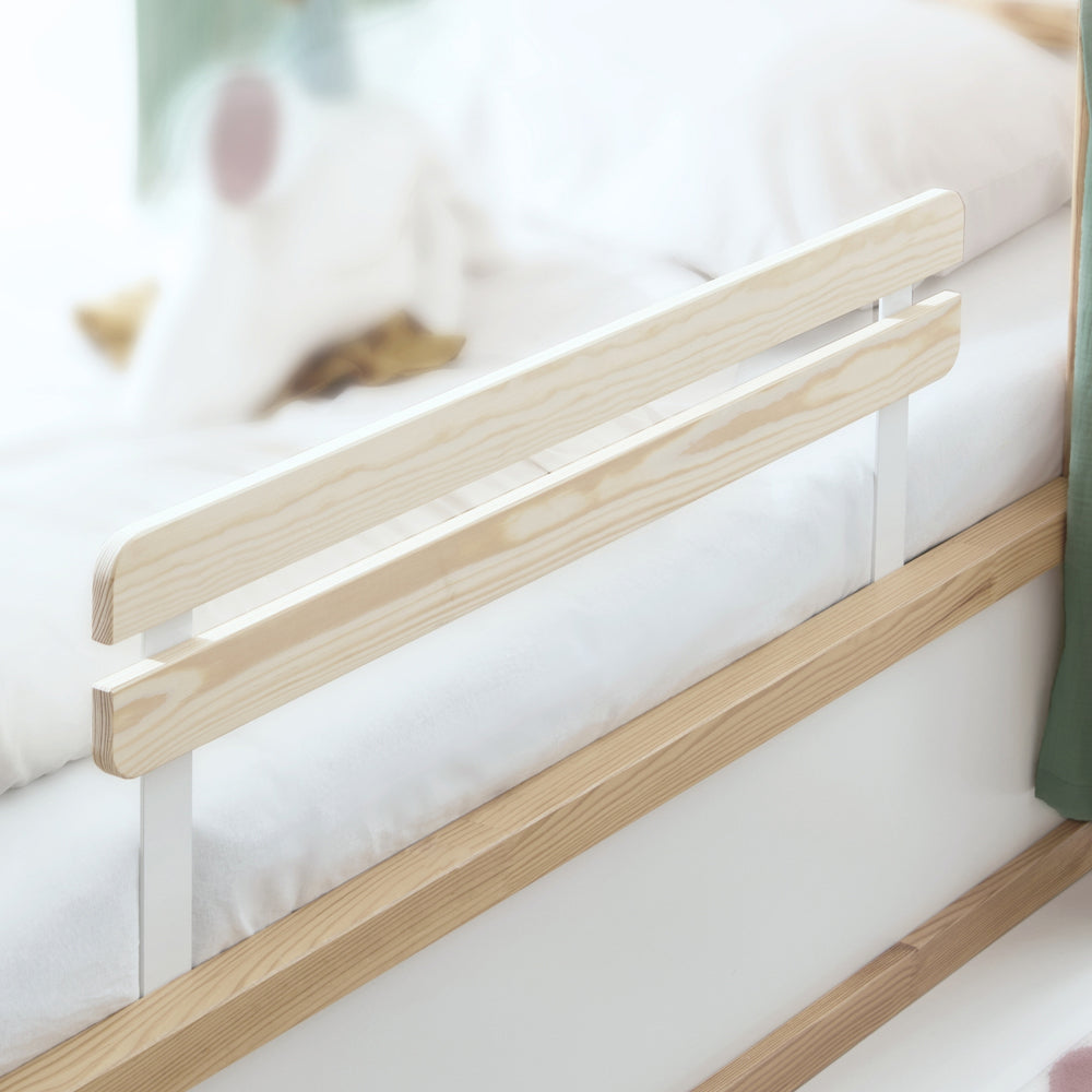 Kura Rausfallschutz an der Bettseite.