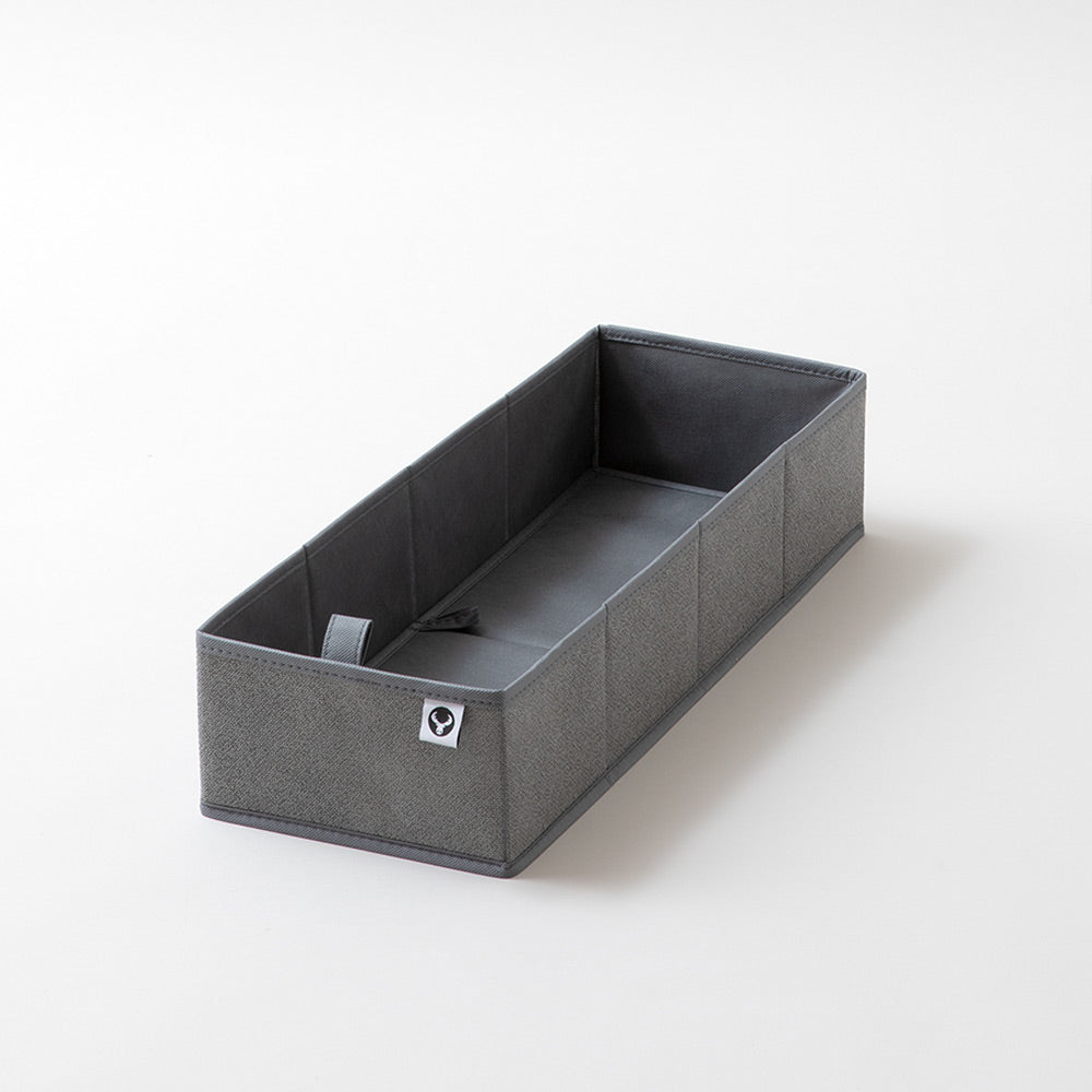Graue, faltbare Schubladenbox mit Ziehlasche für Schubladen im Pax Schrank.