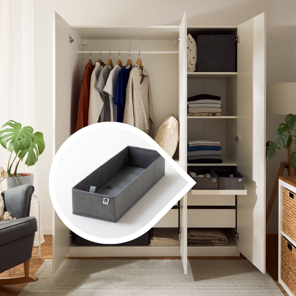 Ein weißer Pax Kleiderschrank von IKEA wurde mit Schubladen, Ausziehböden und Schubladenboxen ausgestattet.