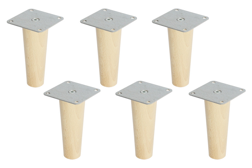 Sechs Möbelbeine aus Holz.
