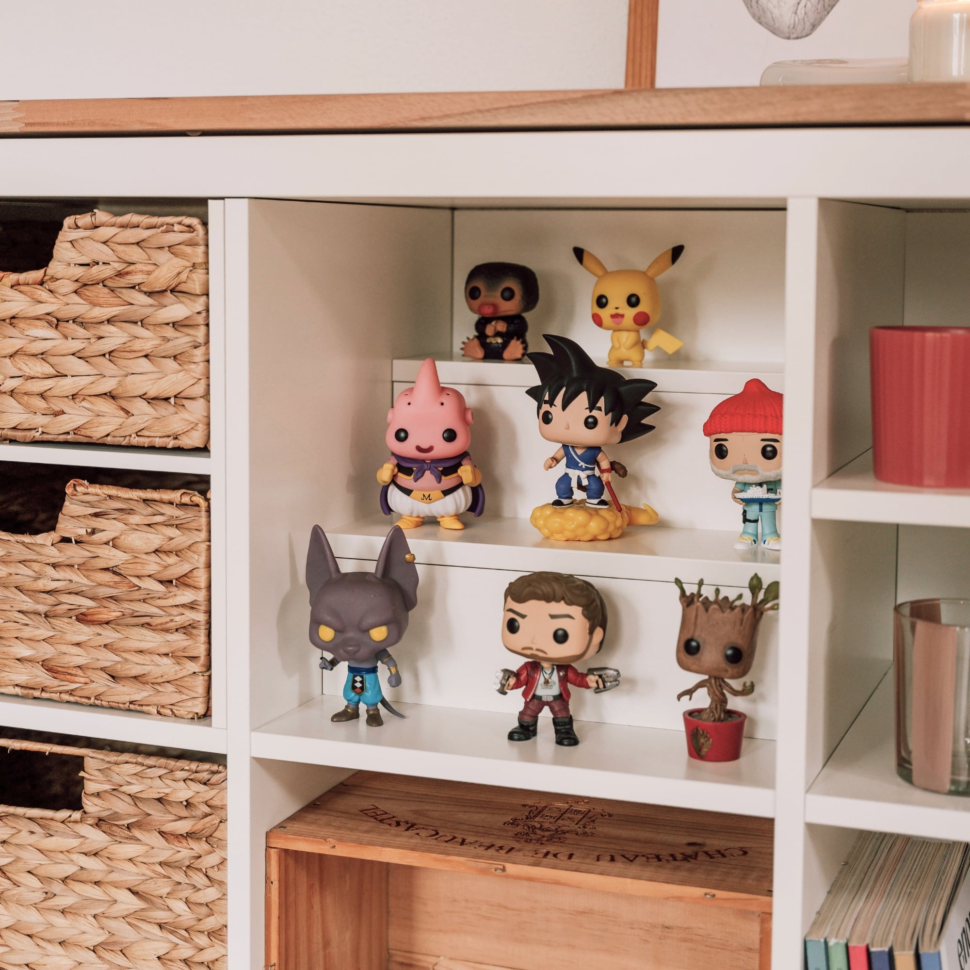 Kallax Einsatz mit 3 Stufen mit Funko Pop Figuren.