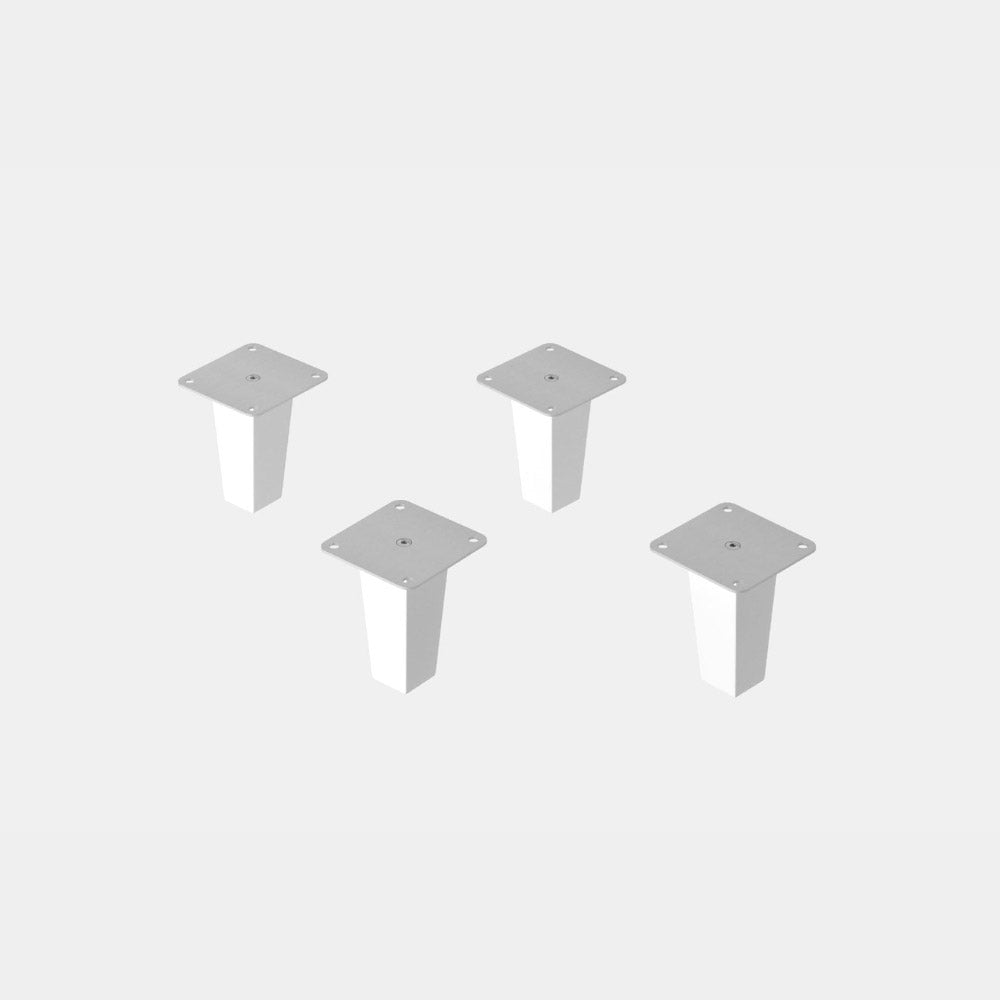 4 pyramidenförmige Kallax Füße mit 10 cm Länge in Weiß.