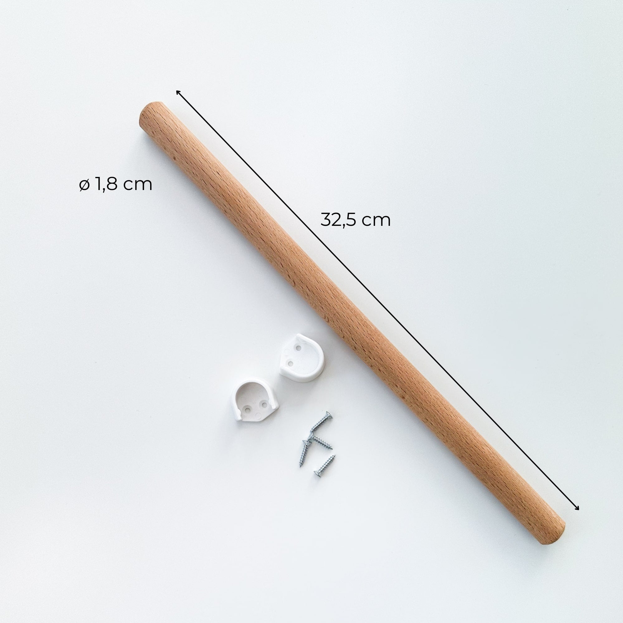 Kallax Kleiderstange mit Montagematerial und Massangaben.