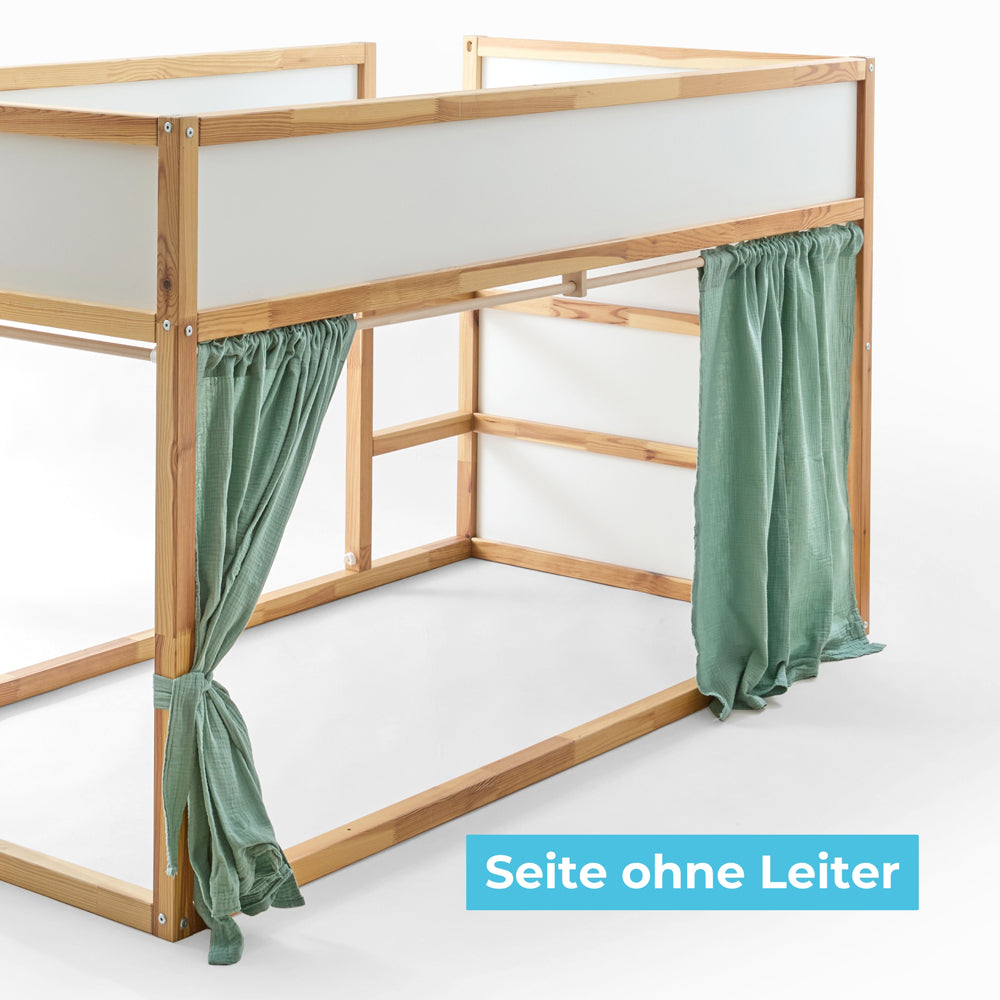 Grüner Kura Vorhang aus Musselin an der Seite ohne Leiter.