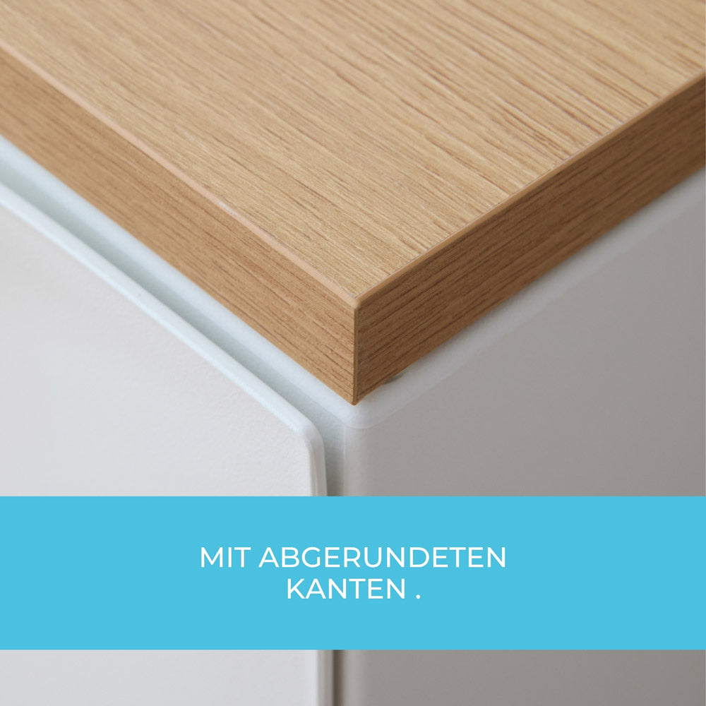 Detailaufnahme der Trones Holzplatte aus Eiche Dekor mit einem Hinweis, dass sie abgerundete Kanten hat.