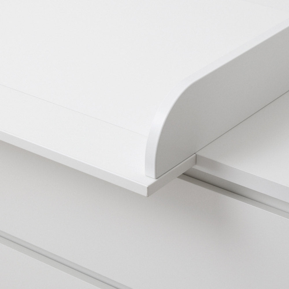 Detailansicht vom Wickelaufsatz Malm für die IKEA Kommode mit 6 Schubladen.