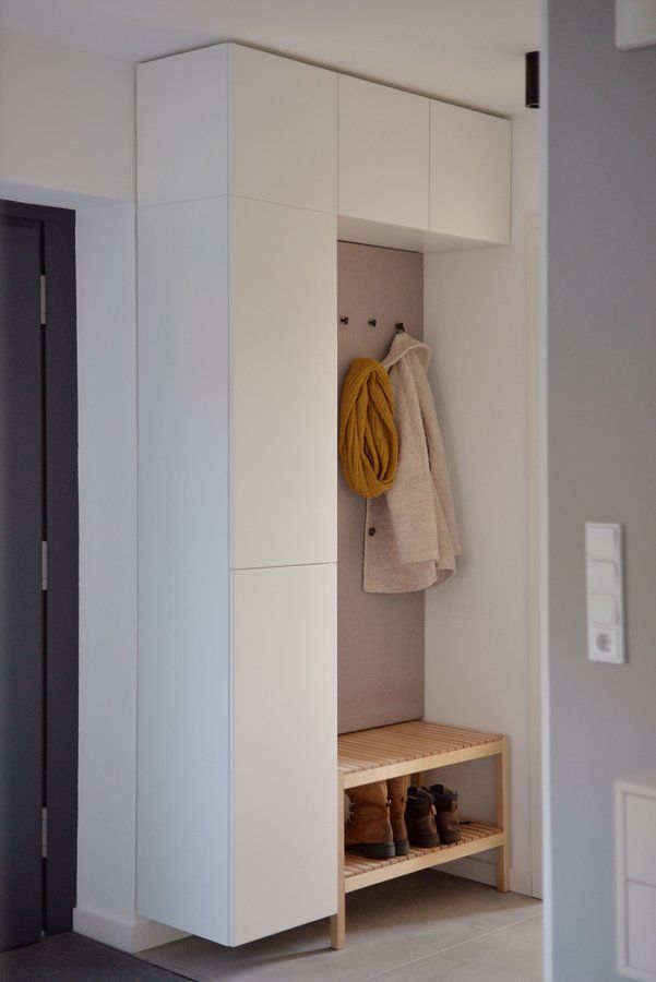 Ikea Garderobe mit Schuhbank.