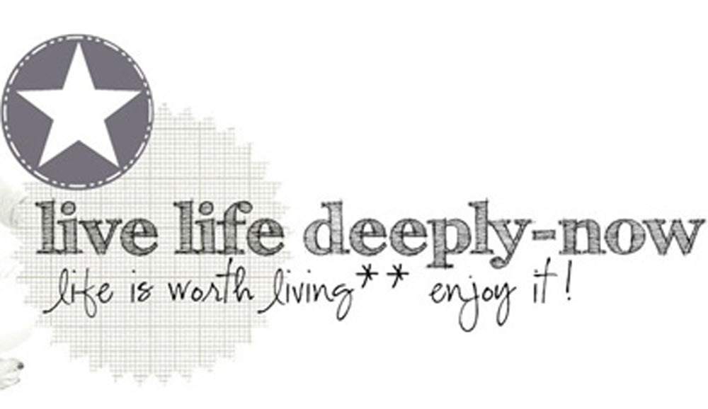 Schriftzug: "live life deeply-now"