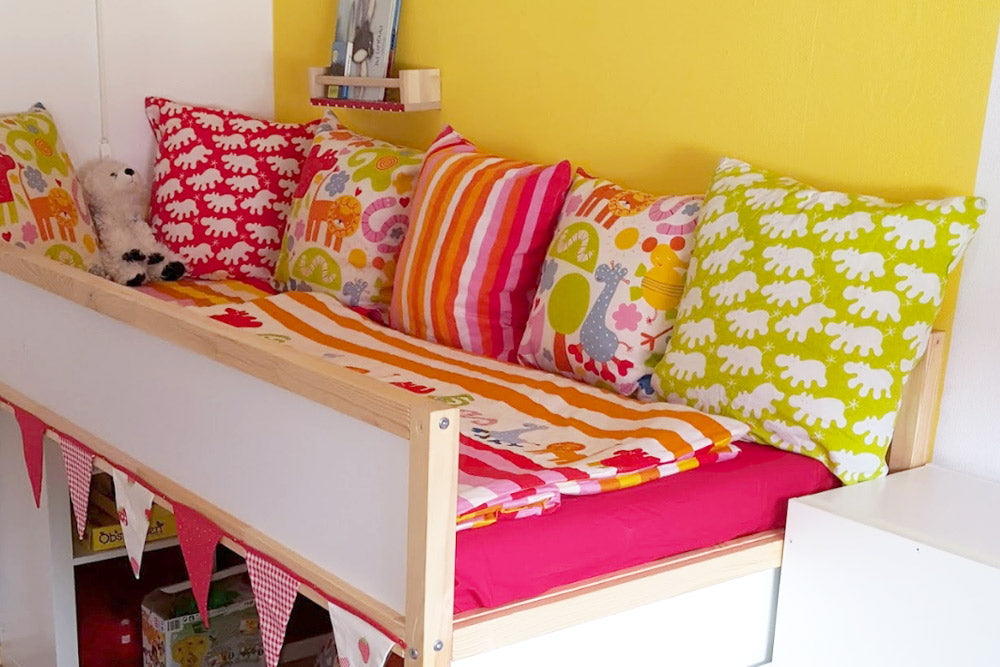 Ikea Kura Bett mit Kissen