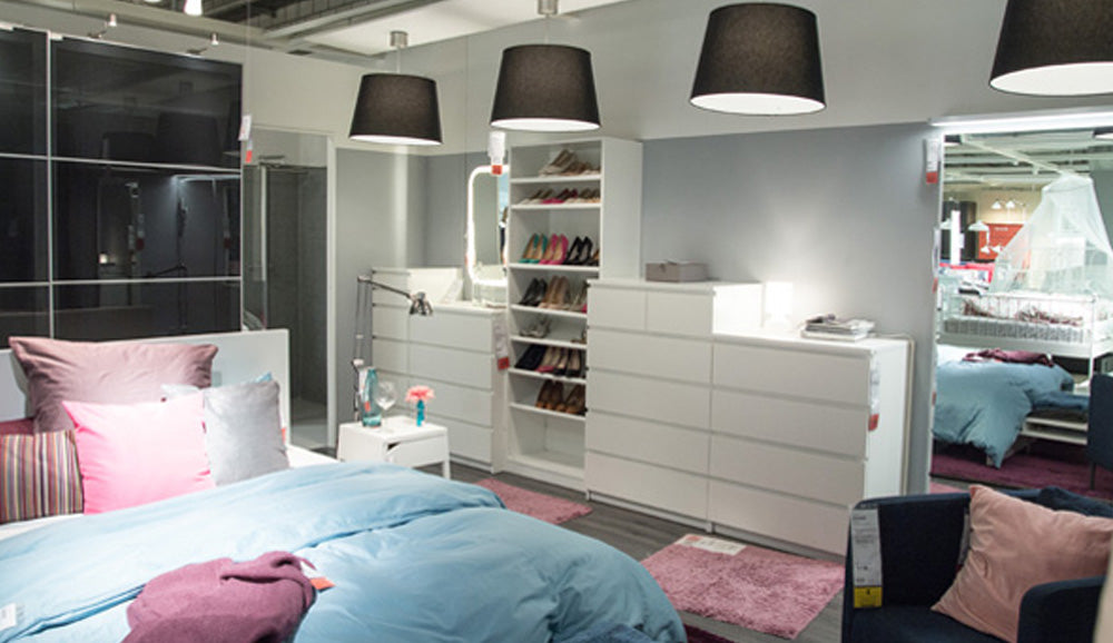 Ikea Schlafzimmer mit Malm Kommode.