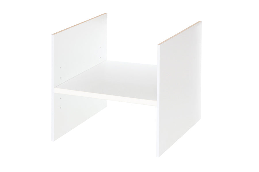 IKEA Kallax Regal mit Zwischenboden.