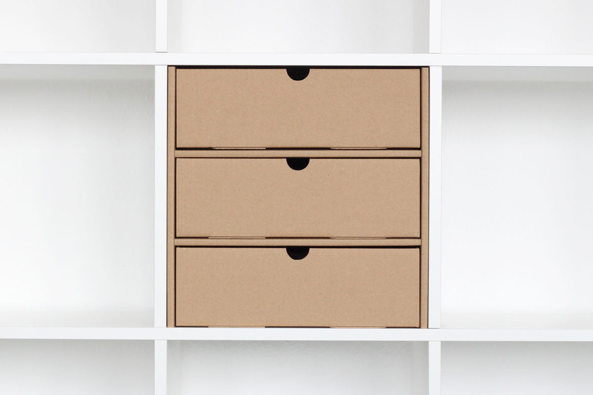Mini-Kommode mit Schubladen aus robuster Pappe
