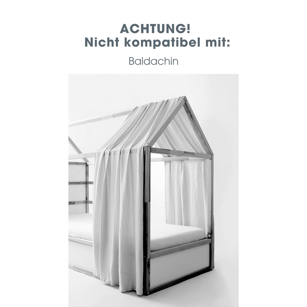 Kura Bett mit Dach und passendem Baldachin.