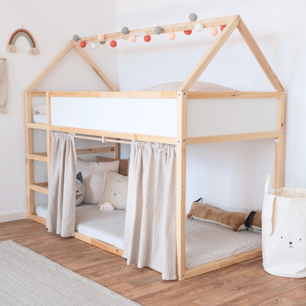 IKEA Kura Bett mit Dach und Vorhängen.