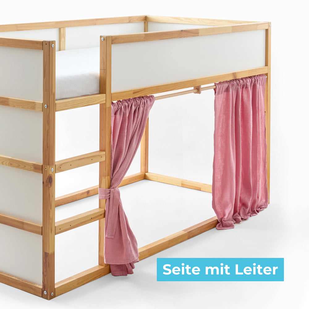 Rosa Kura Vorhang aus Musselin an der Seite mit Leiter.