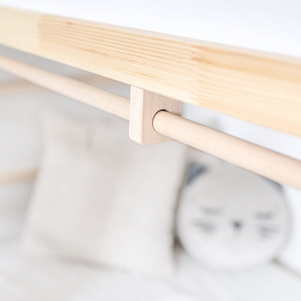 Detailaufnahme der Kura Vorhangstange.