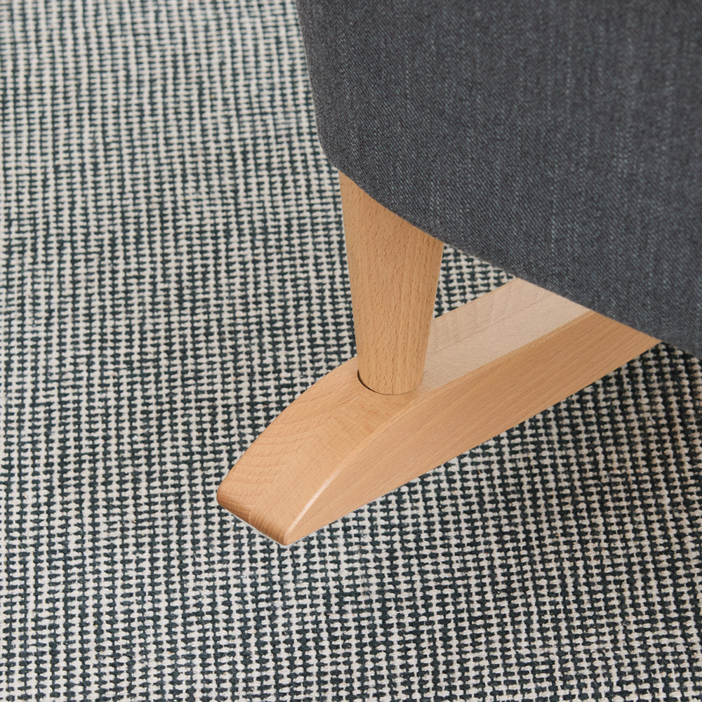 Detailaufnahme der Strandmon Schaukelstuhlkufen aus Buche.