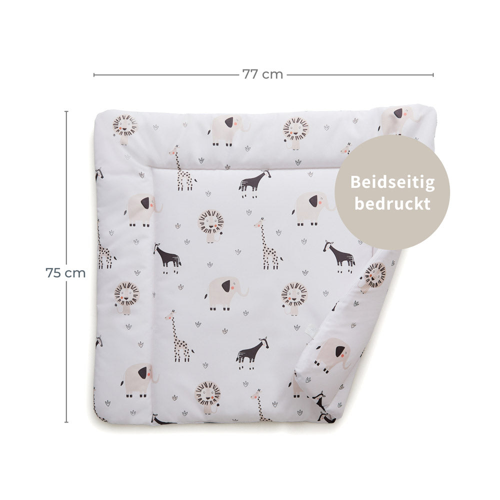 Beidseitig bedruckte Wickelauflage mit Safari-Tieren und entsprechenden Maßangaben.