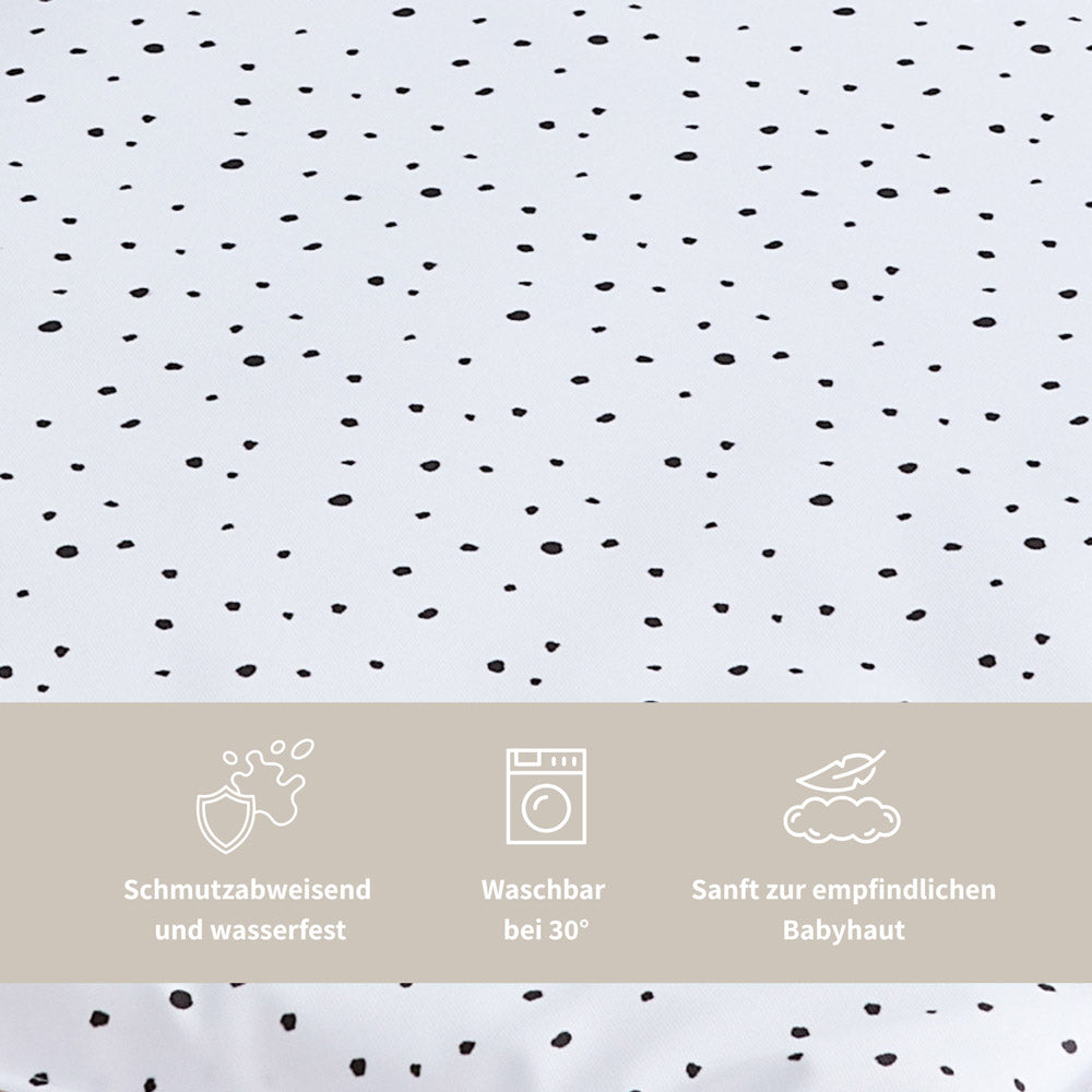 Nahaufnahme Wickelauflage schwarze Punkte, die zeigt, dass die Oberfläche feuchtigkeitsabweisend ist.