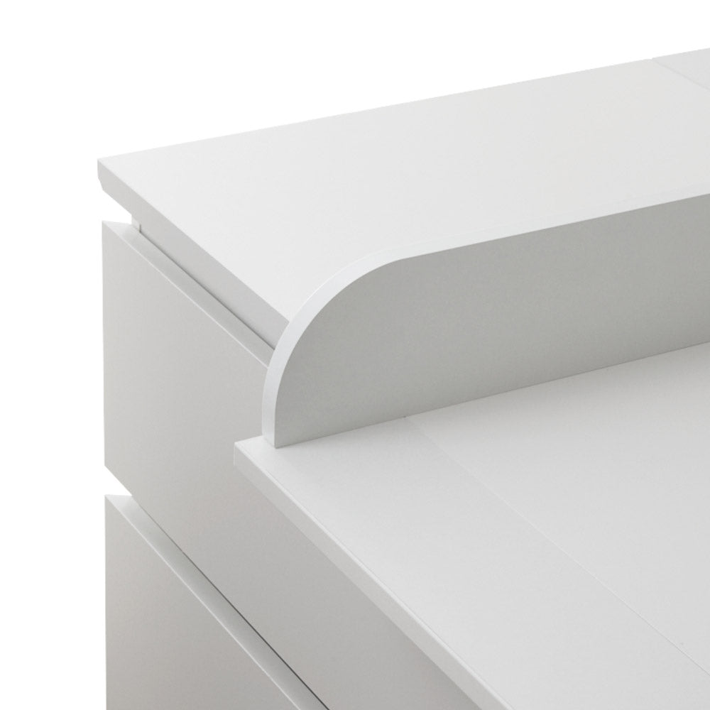 Detailansicht vom Wickelaufsatz Malm für die große Kommode.