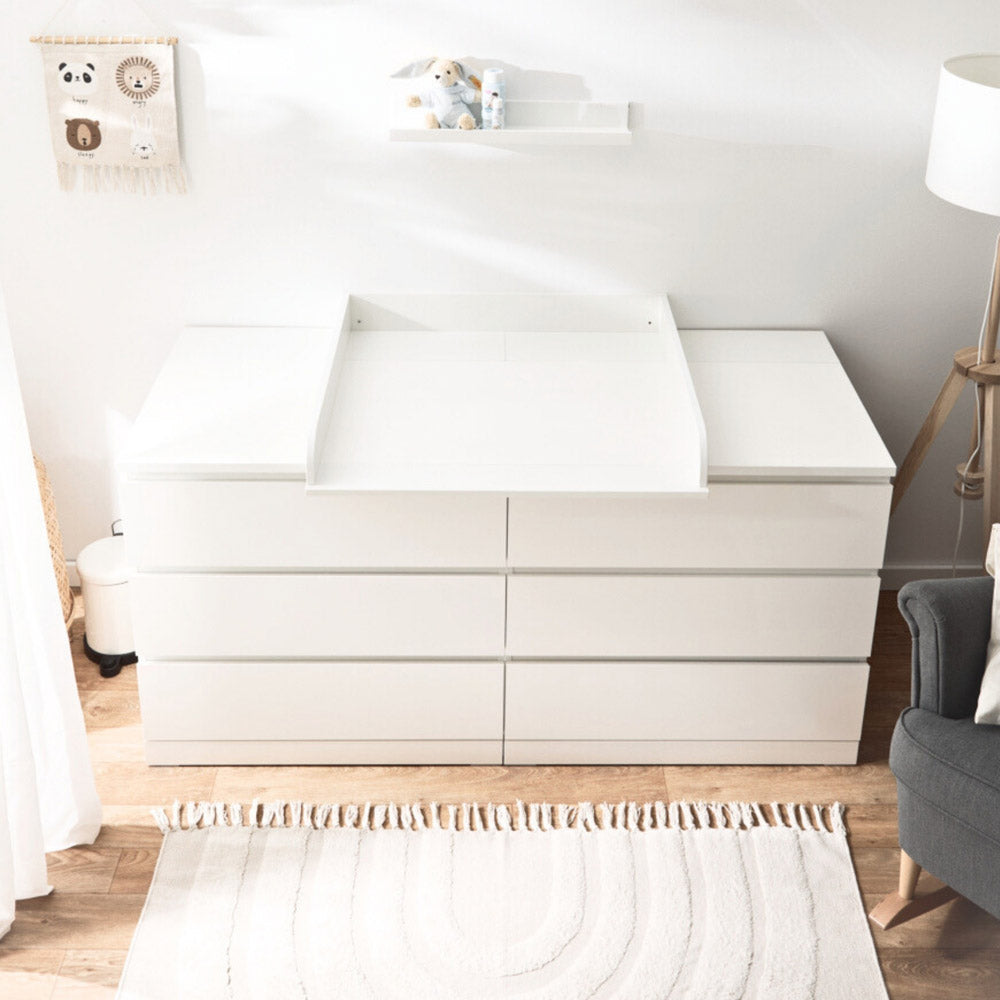 Malm Wickelkommode mit 6 Schubladen in einem Kinderzimmer.