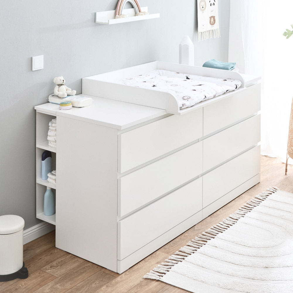 Malm Wickelkommode mit 6 Schubladen und passendem Stauraumregal.